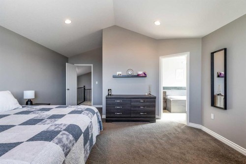32 Hamptons Crescent Se, Medicine Hat, AB 