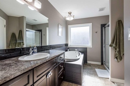 32 Hamptons Crescent Se, Medicine Hat, AB 