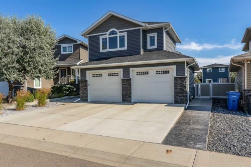 32 Hamptons Crescent Se, Medicine Hat, AB 