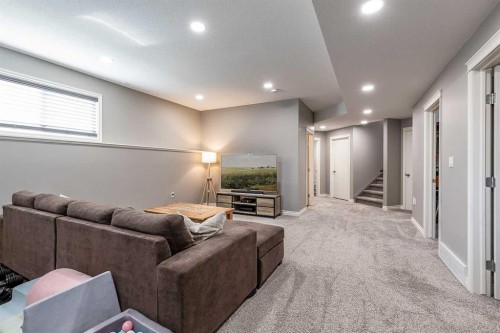 32 Hamptons Crescent Se, Medicine Hat, AB 