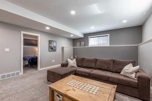 32 Hamptons Crescent Se, Medicine Hat, AB 