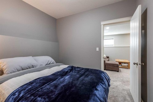 32 Hamptons Crescent Se, Medicine Hat, AB 