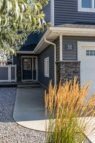 32 Hamptons Crescent Se, Medicine Hat, AB 