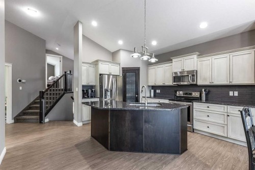 32 Hamptons Crescent Se, Medicine Hat, AB 
