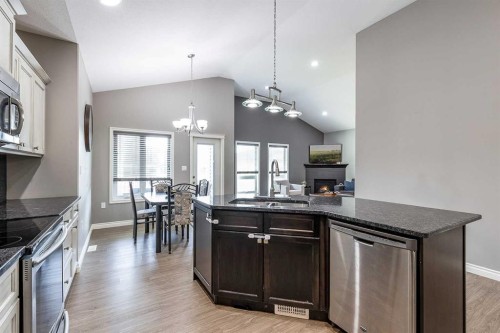 32 Hamptons Crescent Se, Medicine Hat, AB 