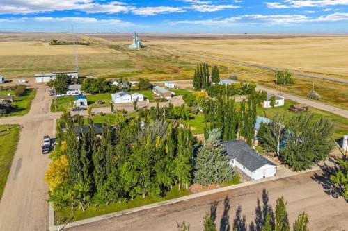 150 Chudleigh Street, Etzikom, AB 