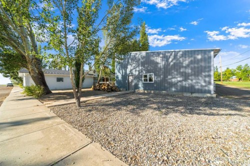 150 Chudleigh Street, Etzikom, AB 