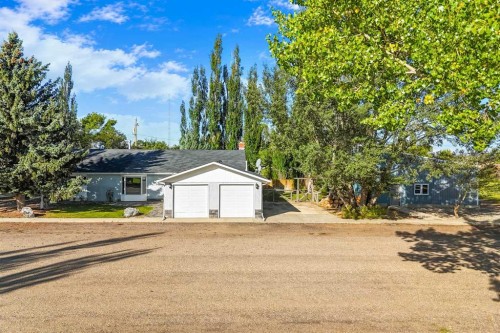 150 Chudleigh Street, Etzikom, AB 