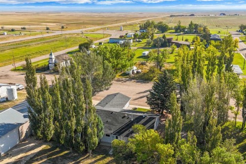 150 Chudleigh Street, Etzikom, AB 