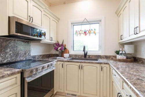 44 8 Street Ne, Medicine Hat, AB 