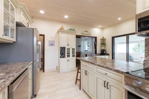 44 8 Street Ne, Medicine Hat, AB 