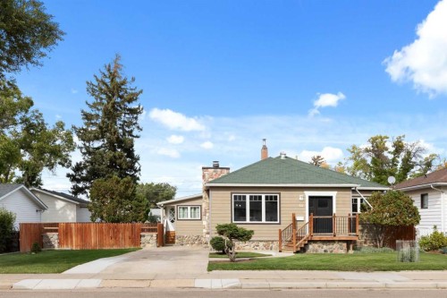 44 8 Street Ne, Medicine Hat, AB 