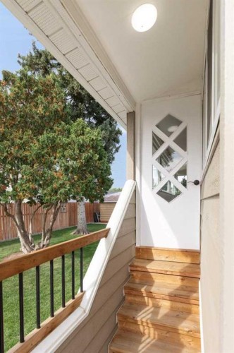 44 8 Street Ne, Medicine Hat, AB 