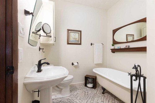 44 8 Street Ne, Medicine Hat, AB 