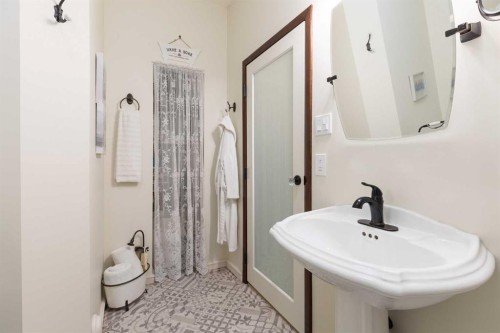 44 8 Street Ne, Medicine Hat, AB 