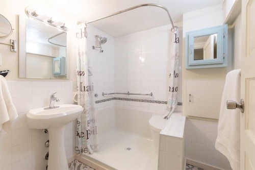 44 8 Street Ne, Medicine Hat, AB 