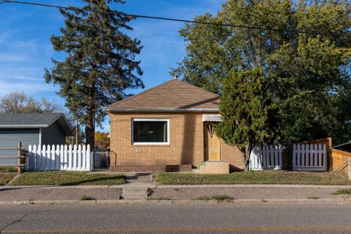 1114 Bridge Street SE Medicine Hat, AB T1A 1E2