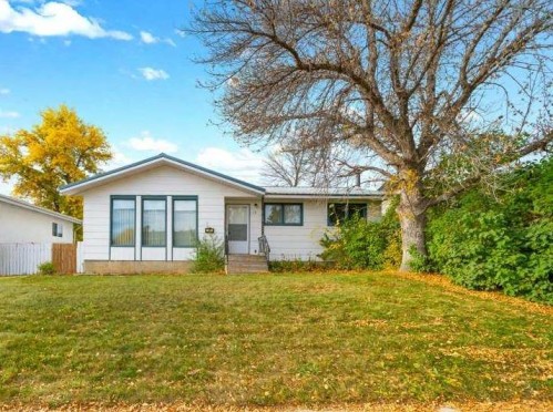 19 Greenbrook Way EAST Brooks, AB T1R 0J2