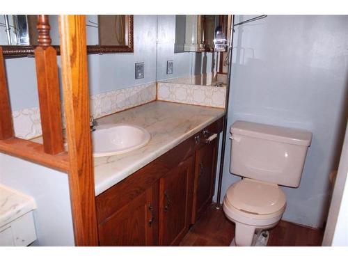 700 8 Street, Fox Creek, AB - Indoor Photo Showing Bathroom