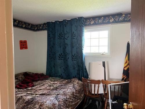518 6 Avenue, Fox Creek, AB - Indoor Photo Showing Bedroom