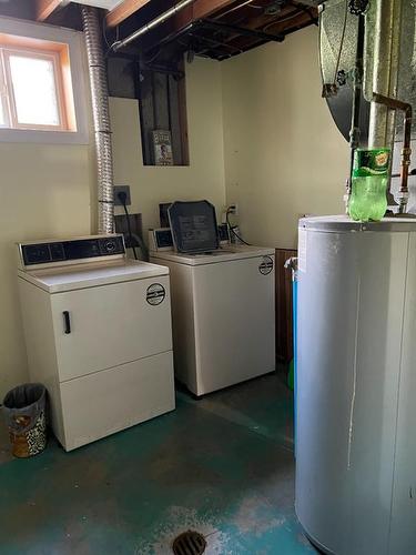 518 6 Avenue, Fox Creek, AB - Indoor Photo Showing Laundry Room