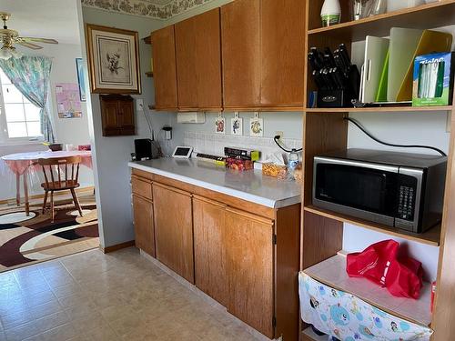 518 6 Avenue, Fox Creek, AB - Indoor Photo Showing Kitchen