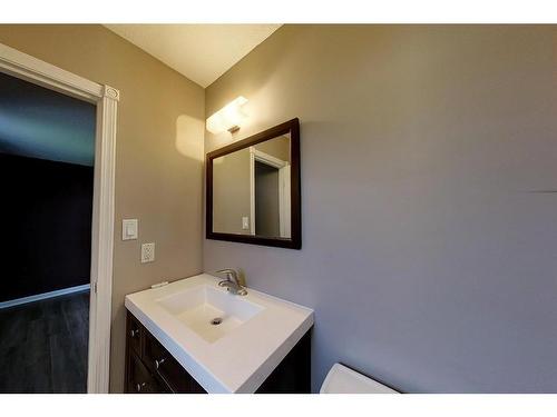 705 8 Street, Fox Creek, AB - Indoor Photo Showing Bathroom