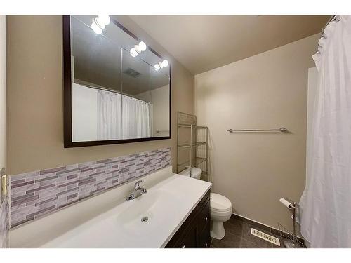 705 8 Street, Fox Creek, AB - Indoor Photo Showing Bathroom
