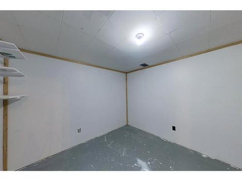 705 8 Street, Fox Creek, AB - Indoor Photo Showing Other Room