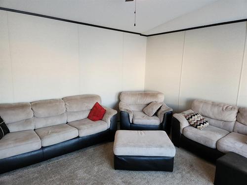 225 5Th Street, Fox Creek, AB - Indoor Photo Showing Living Room