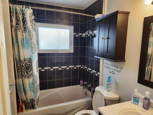 23 Centenial Crescent, Swan Hills, AB - Indoor Photo Showing Bathroom