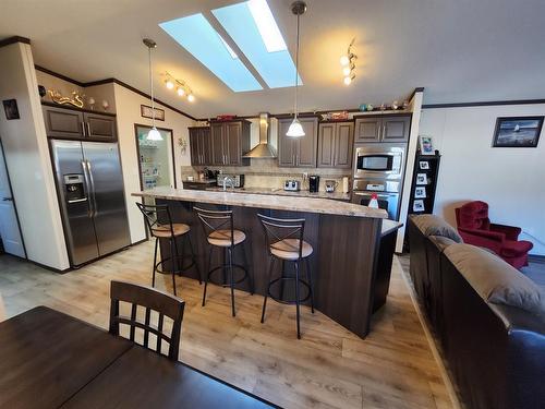 812 5A Street, Fox Creek, AB - Indoor Photo Showing Kitchen With Upgraded Kitchen