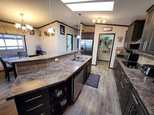 812 5A Street, Fox Creek, AB - Indoor Photo Showing Kitchen With Double Sink With Upgraded Kitchen