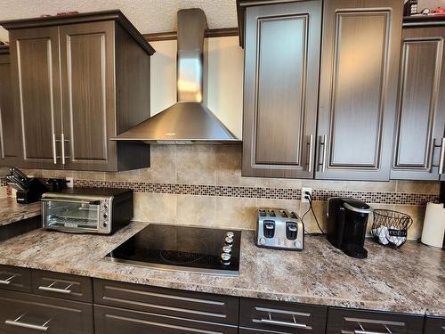 812 5A Street, Fox Creek, AB - Indoor Photo Showing Kitchen