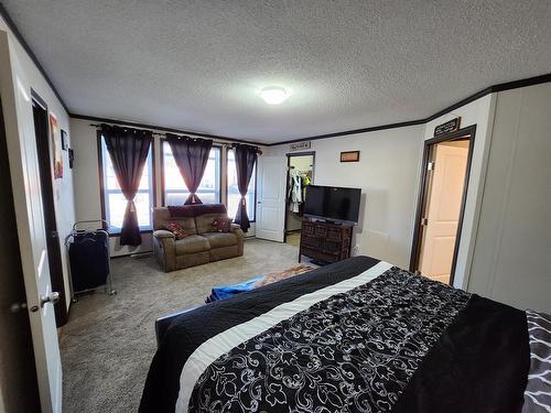 812 5A Street, Fox Creek, AB - Indoor Photo Showing Bedroom