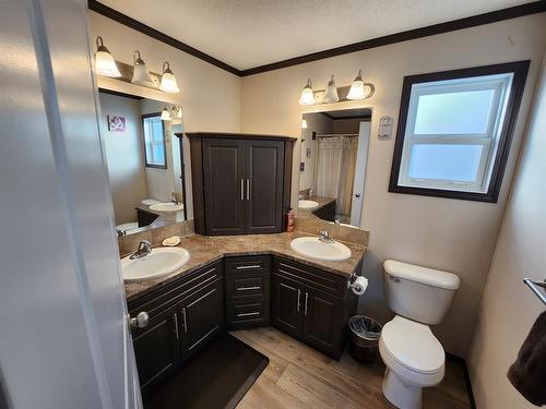 812 5A Street, Fox Creek, AB - Indoor Photo Showing Bathroom