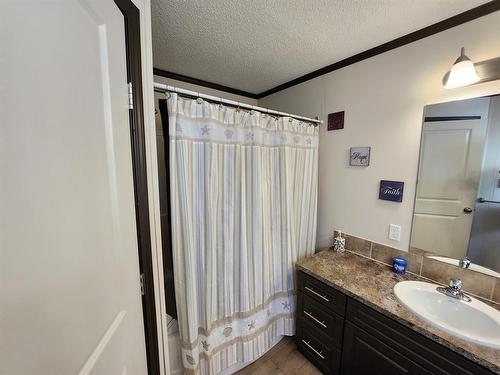 812 5A Street, Fox Creek, AB - Indoor Photo Showing Bathroom