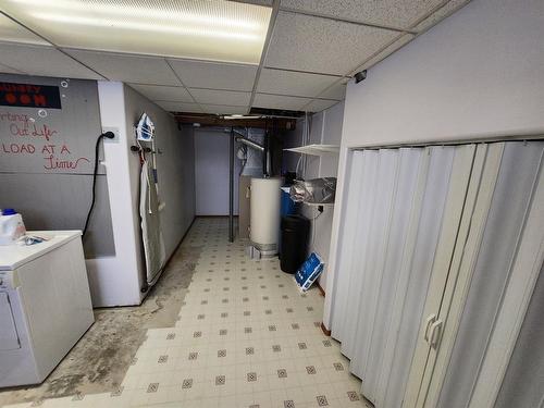 300 Hammond Drive, Fox Creek, AB - Indoor Photo Showing Laundry Room