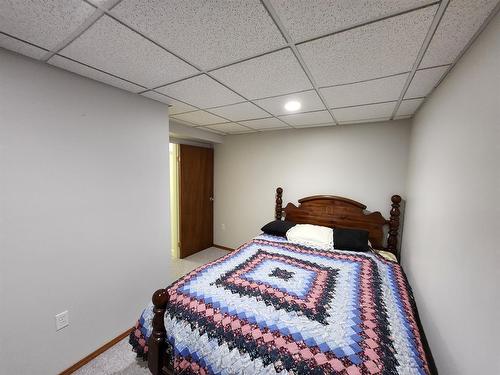 300 Hammond Drive, Fox Creek, AB - Indoor Photo Showing Bedroom