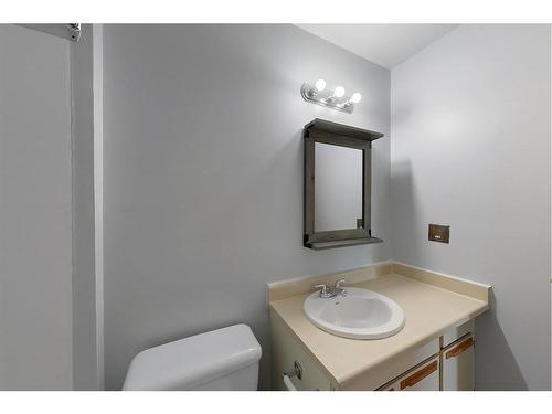 305-205 12 Avenue Sw, Slave Lake, AB - Indoor Photo Showing Bathroom