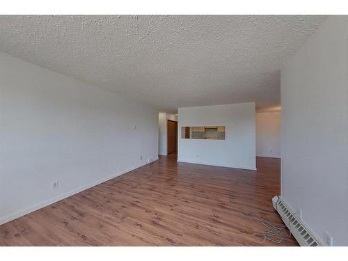 305-205 12 Avenue Sw, Slave Lake, AB - Indoor Photo Showing Other Room