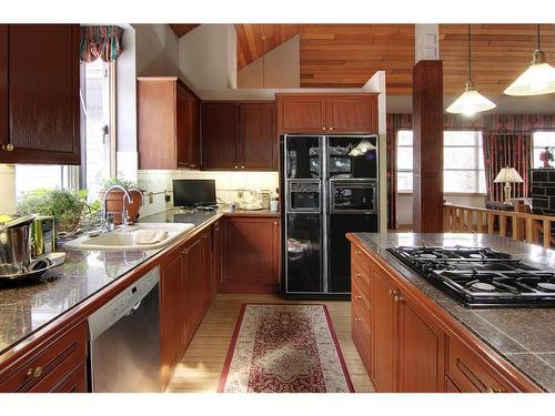 4 Cascade Court, Banff, AB - Indoor Photo Showing Kitchen