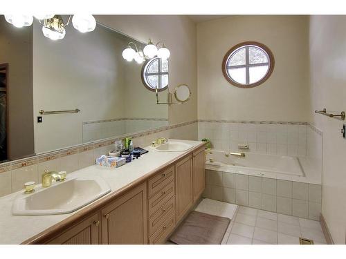 4 Cascade Court, Banff, AB - Indoor Photo Showing Bathroom