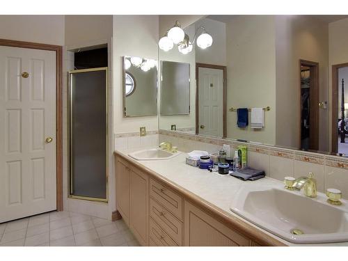 4 Cascade Court, Banff, AB - Indoor Photo Showing Bathroom