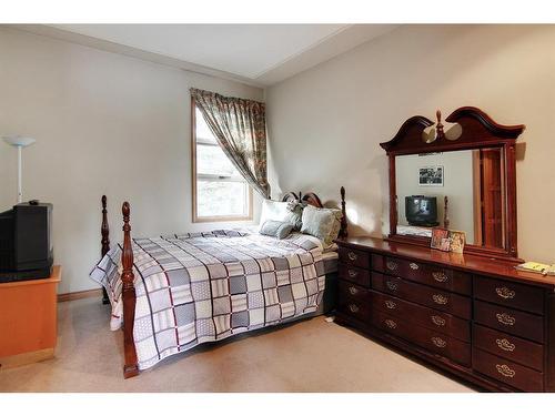 4 Cascade Court, Banff, AB - Indoor Photo Showing Bedroom