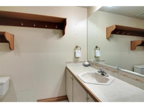 4 Cascade Court, Banff, AB - Indoor Photo Showing Bathroom