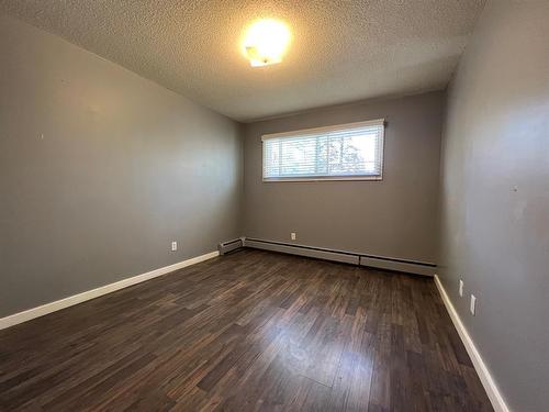 11-506 41 Street, Edson, AB - Indoor Photo Showing Other Room