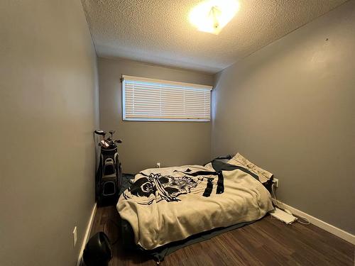 11-506 41 Street, Edson, AB - Indoor Photo Showing Bedroom