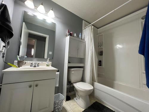 11-506 41 Street, Edson, AB - Indoor Photo Showing Bathroom