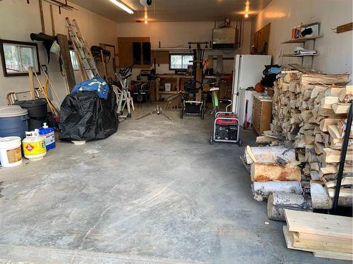 407 5 Street, Fox Creek, AB - Indoor Photo Showing Garage